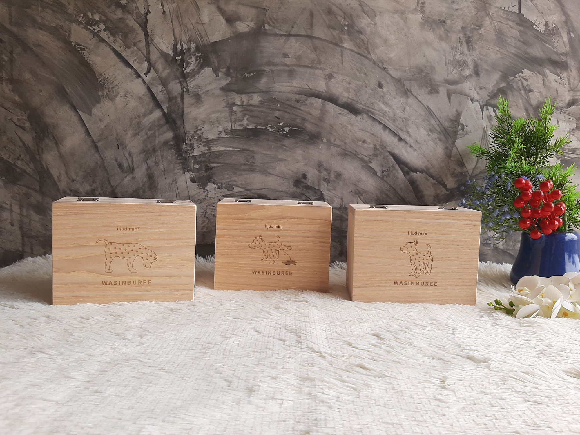 กล่องไม้ใส่โมเดลตุ๊กตา