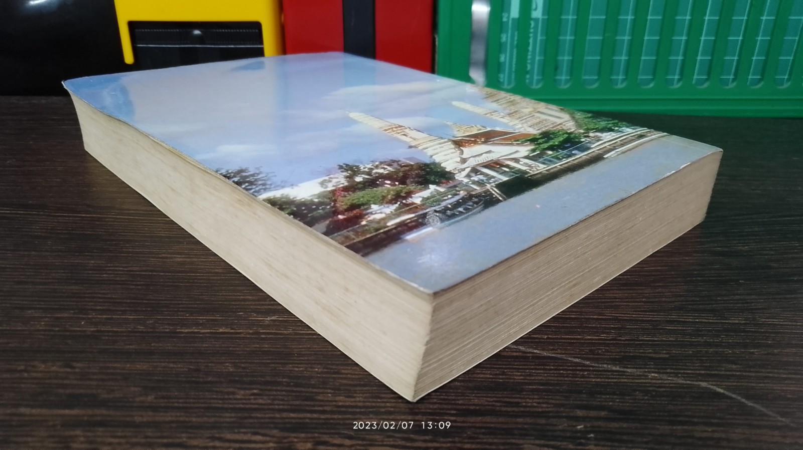 คนไททิ้งแผ่นดิน