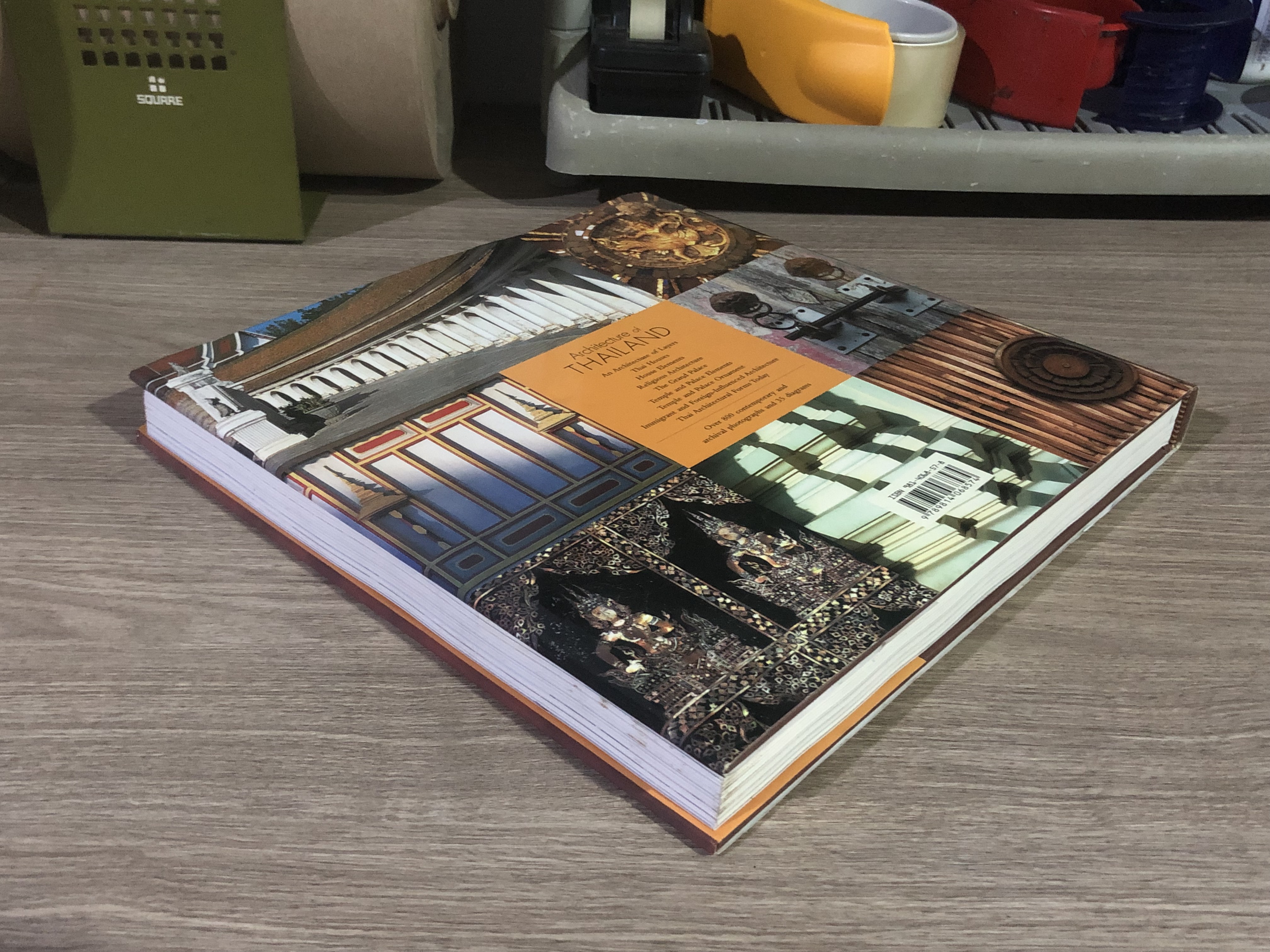 Architecture of Thailand : A Guide to Traditional and Contemporary Forms / Nithi Sathapitanon, Brian Mertens.