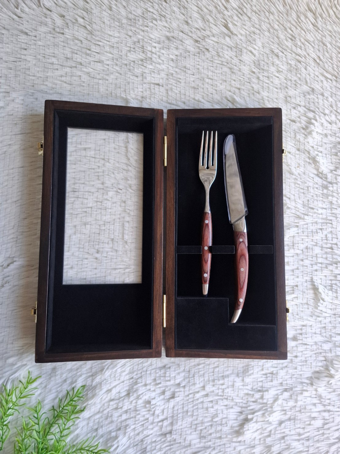 กล่องไม้ใส่มีด,ช้อม