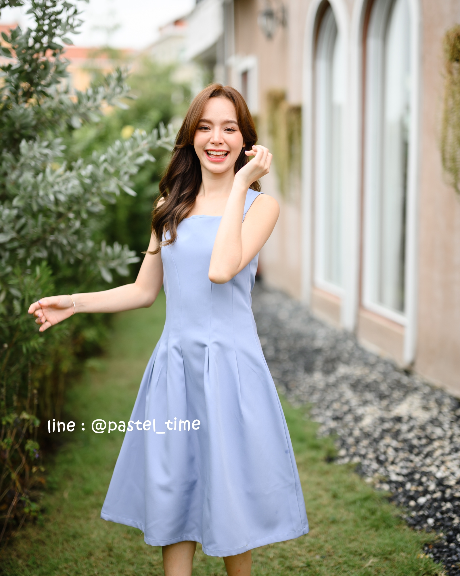 Rochelle Midi Dress - สีฟ้าคราม **มีแต่ S**