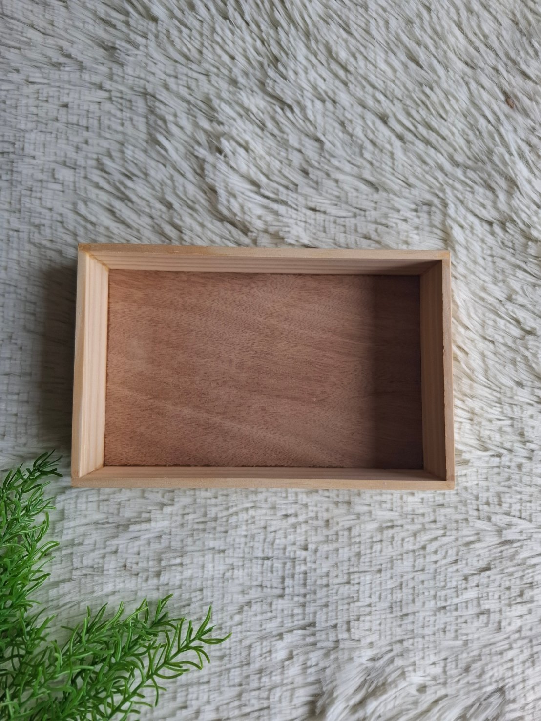 ถาดไม้สน