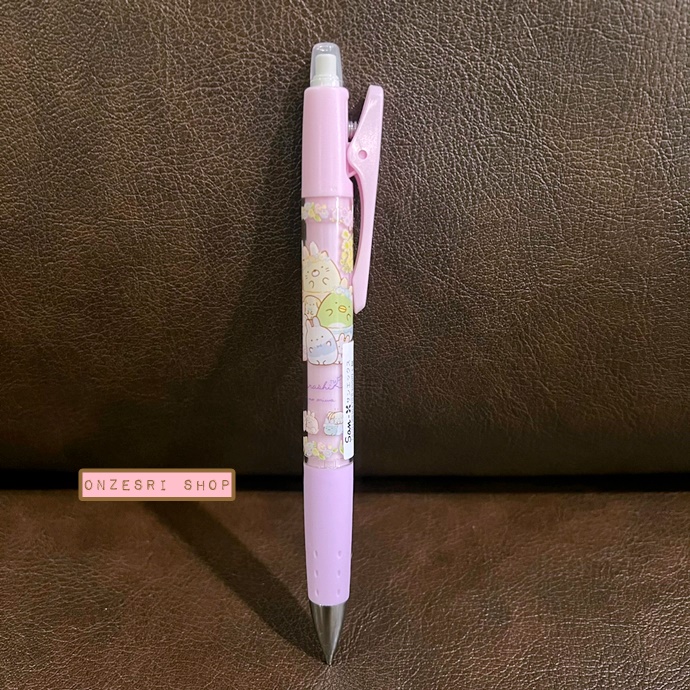 ดินสอกด Pilot Opt. ลาย Sumikko Gurashi Mysterious Rabbit Garden สีม่วง สะดวกตรงการเขย่าไส้ได้แทนการกด ตรงคลิปที่หนีบเป็นแบบกด หนีบได้แน่น ไม่หลุดง่าย