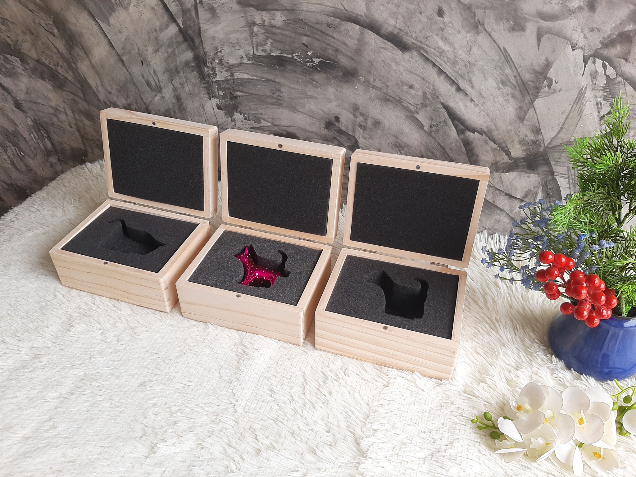 กล่องไม้ใส่โมเดลตุ๊กตา