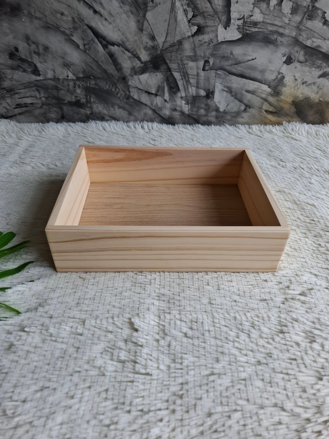 ถาดไม้สน