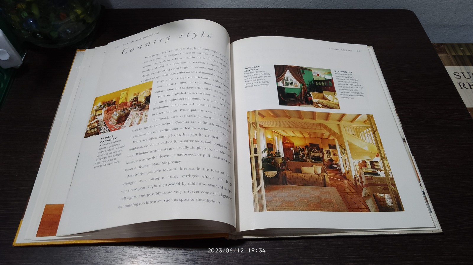 DESIGN and decorate LIVING ROOMS