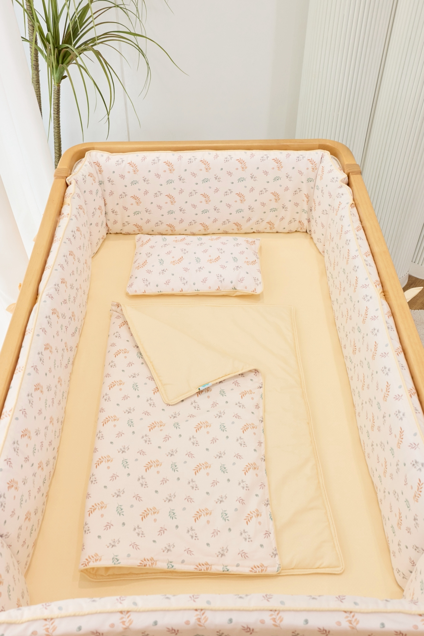 Idawin ชุดเครื่องนอนผ้า Cotton 100 % Bedding Set รุ่น Royal 9 in 1 Leaf Creamy