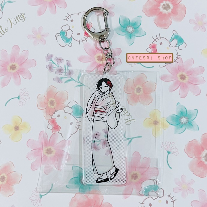 พวงกุญแจอะคริลิค Walking around the season จากศิลปินญี่ปุ่น Kamome Fuyuno ตรงที่เป็นเสื้อผ้าจะทำเป็นแบบใส ไว้ถ่ายกับพื้นหลังน่ารัก ๆ เปลี่ยนลายชุดได้ เฉพาะตัวอะคริลิกสูงประมาณ 6.5 ซม. มี 6 แบบให้เลือก