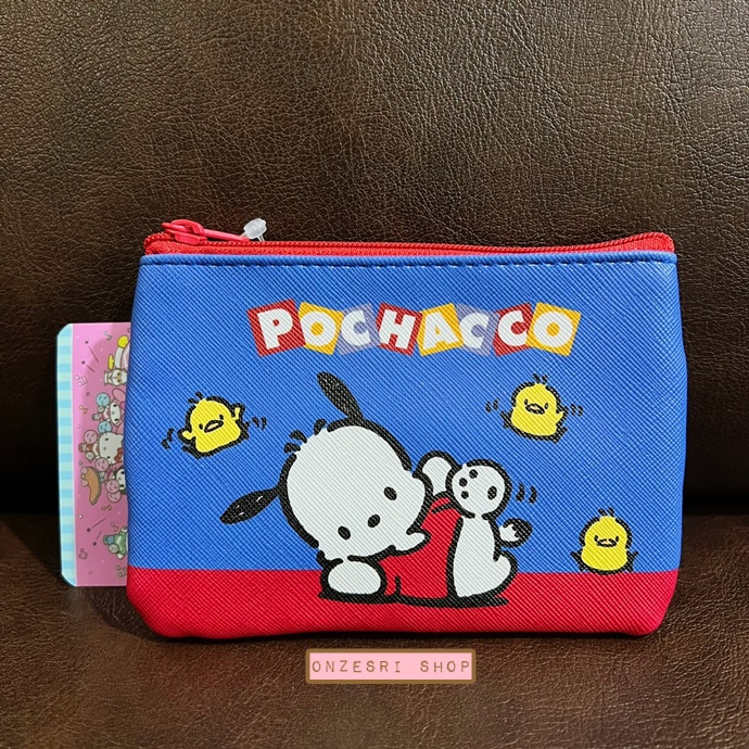 กระเป๋า Sanrio Characters Retro Collection Pouch & Tissue Case แบบ Pochacco ด้านหลังใส่ทิชชู่ได้ มีซิปปิดเปิด ขนาด 13 x 9.5 x 0.7 ซม. ทำจาก PVC