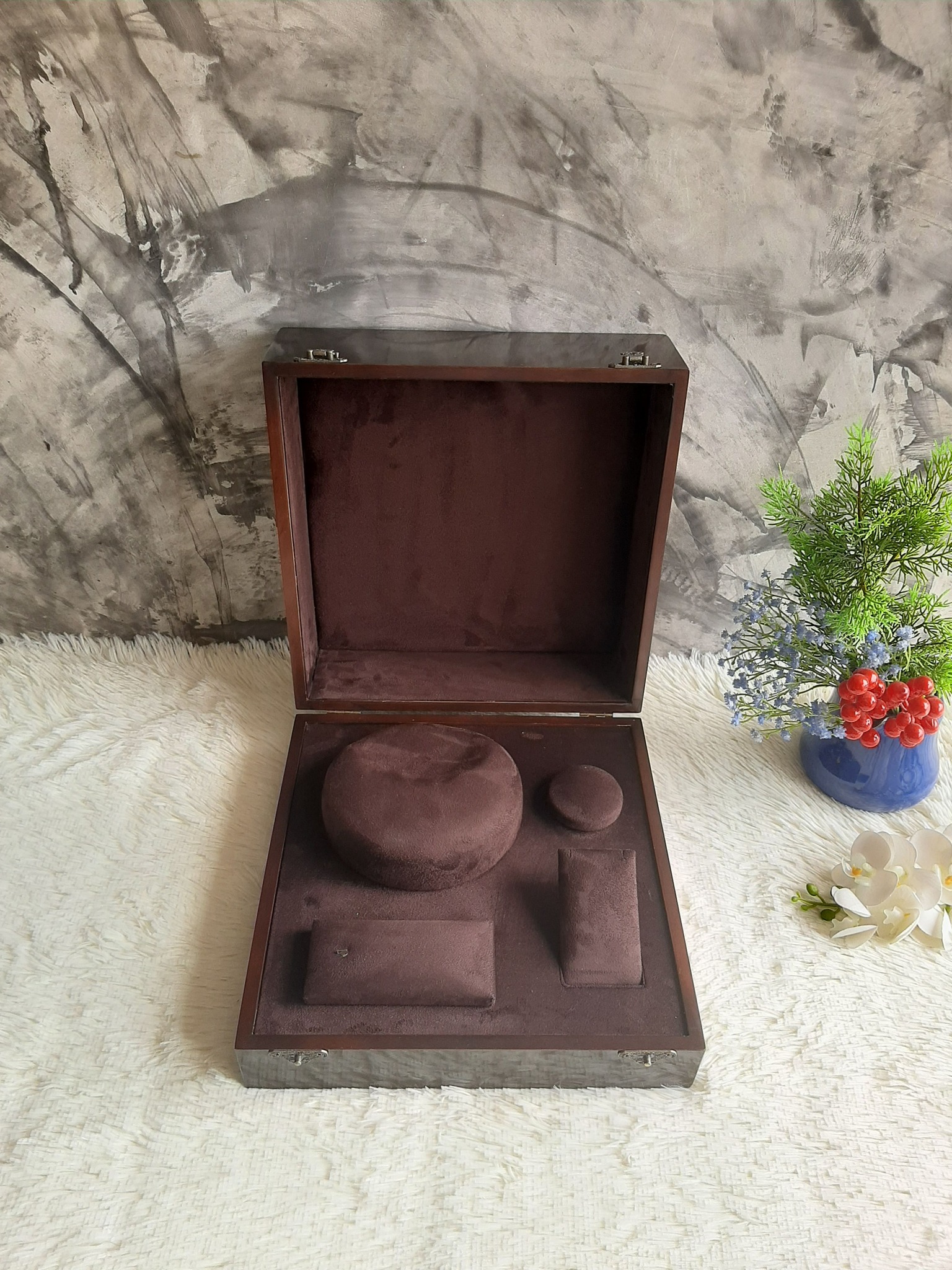 กล่องใส่มงกุฎชุดเครื่องเพชร