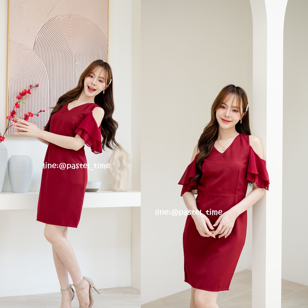 Vela off-shoulder dress : สีแดงเลือดหมู