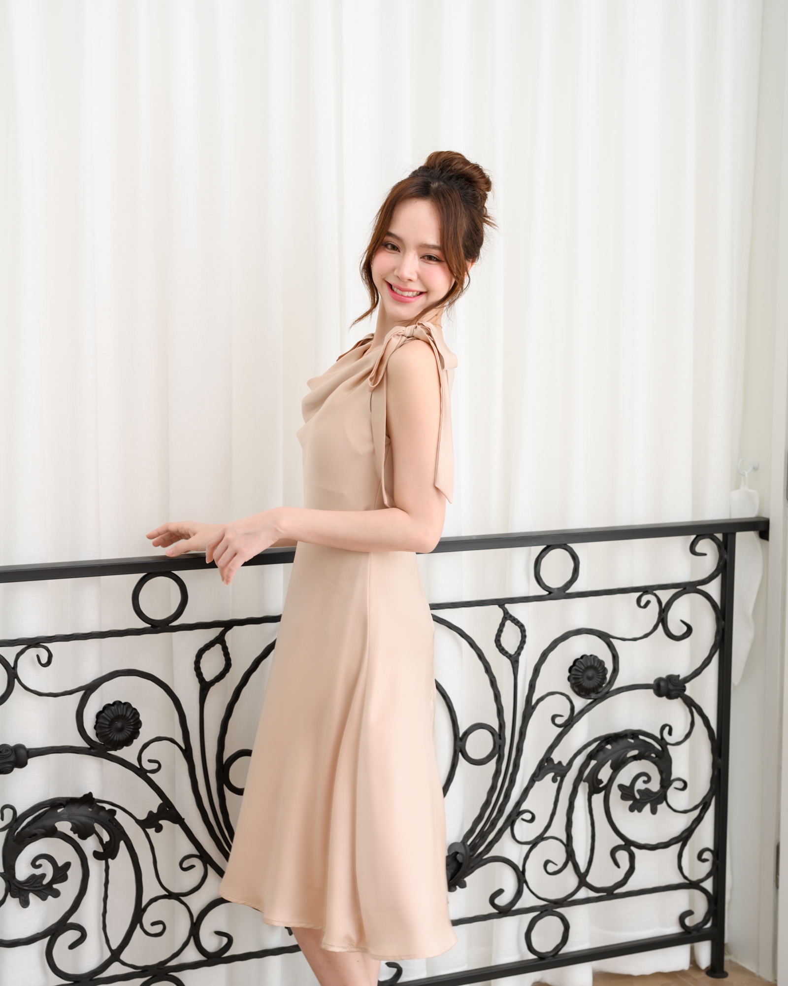 Amour Dress : สีแชมเปญ (โบว์ผูกได้หลายแบบ)