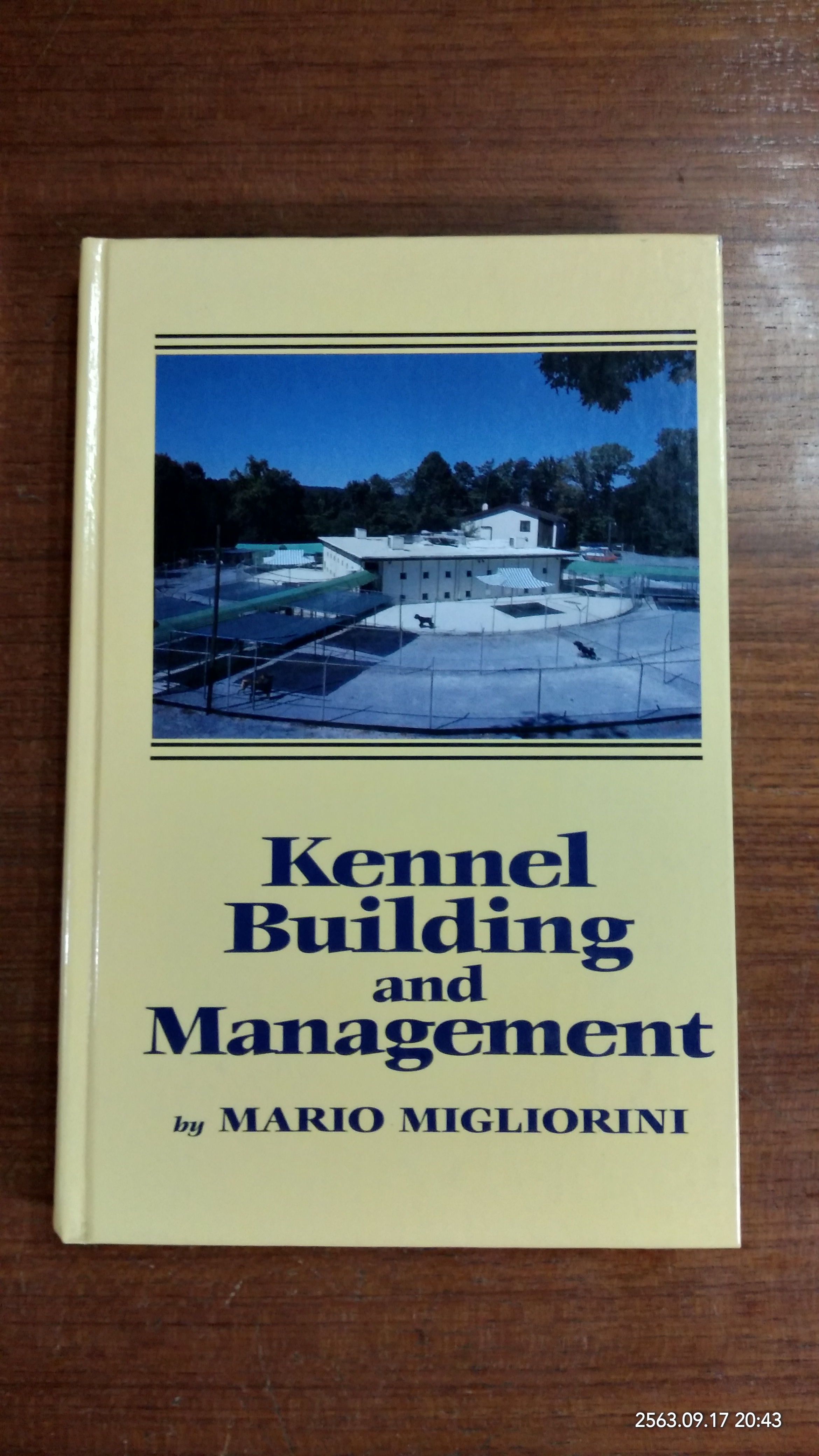 Kennel Building and Management / MARIO MIGLIORINI