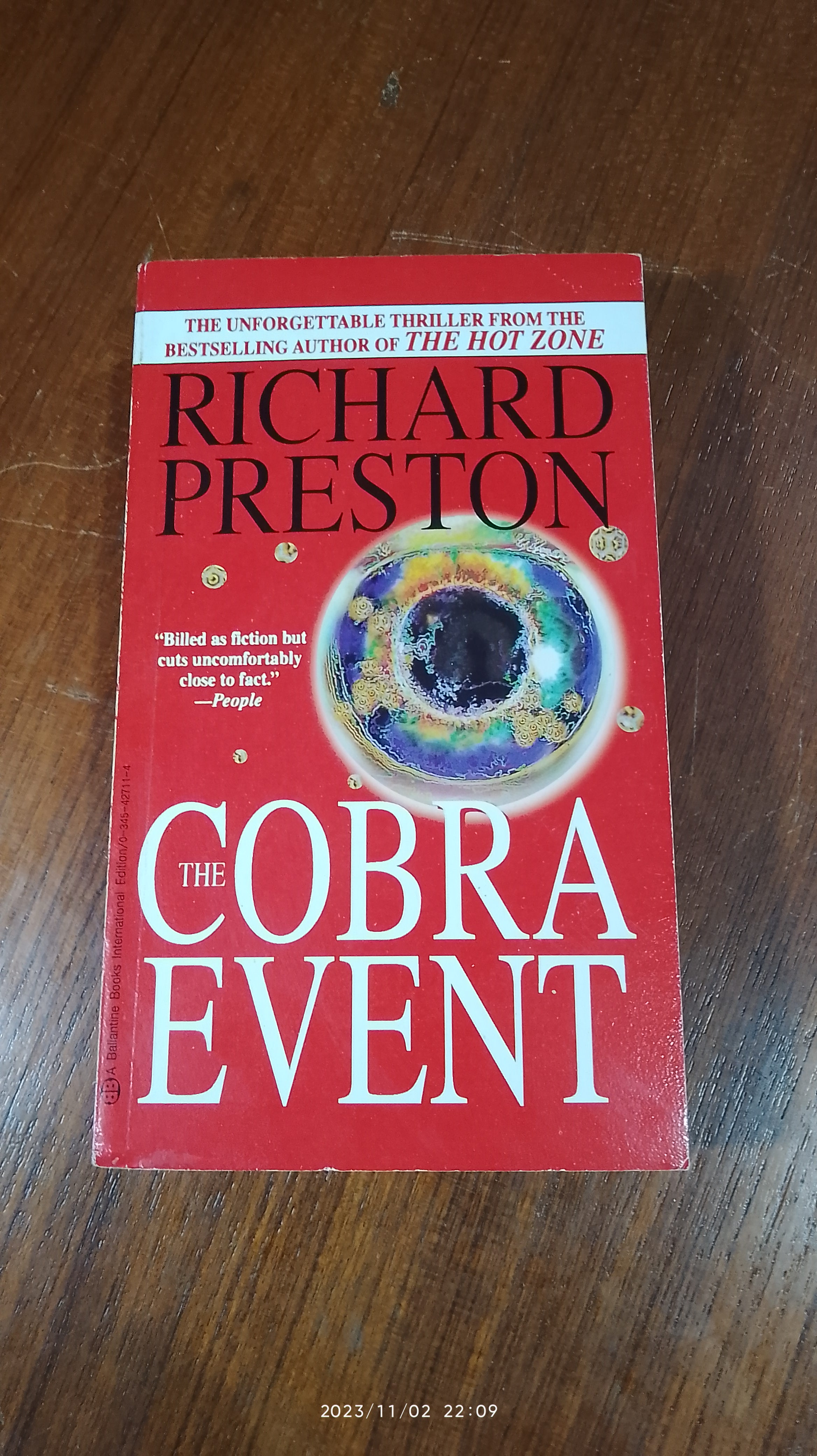 โคบรา...สายพันธุ์เพชฌฆาต / สุวิทย์ ขาวปลอด แปล