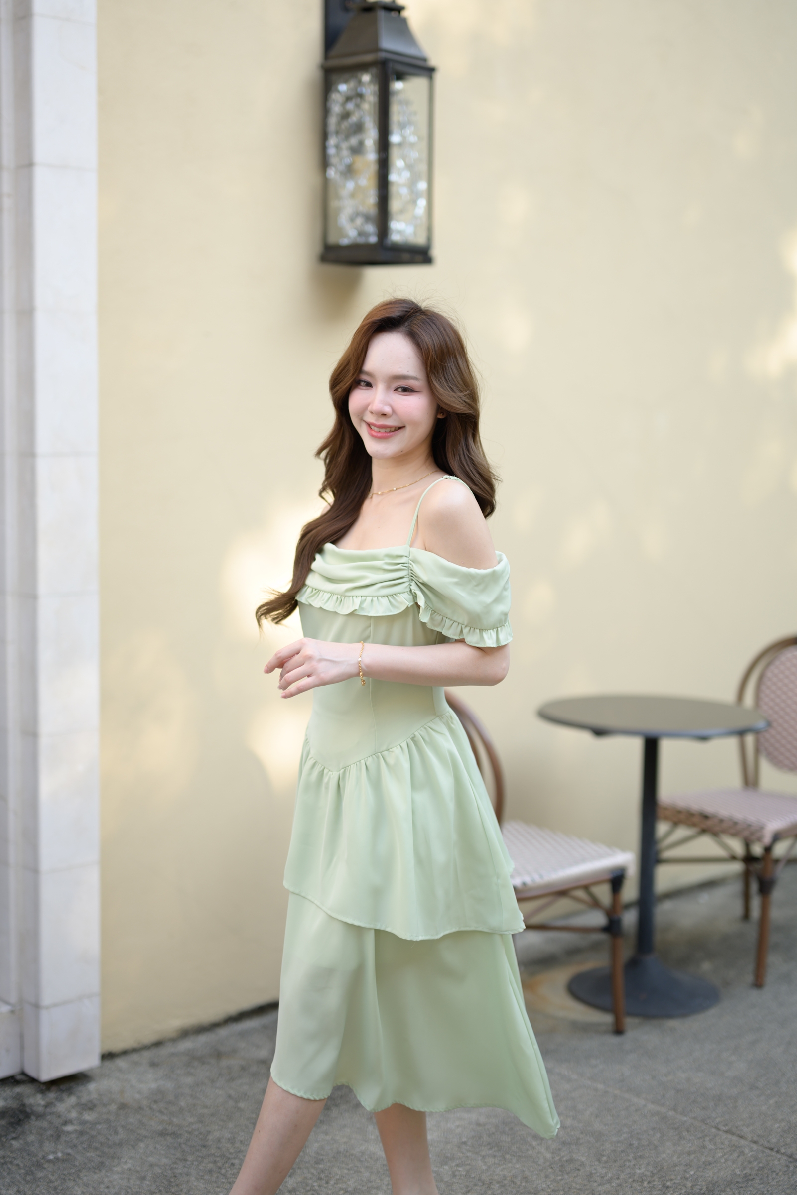 Fleur Classic Asymmetric Midi Dress : สีเขียว [Made by Pastel Time]