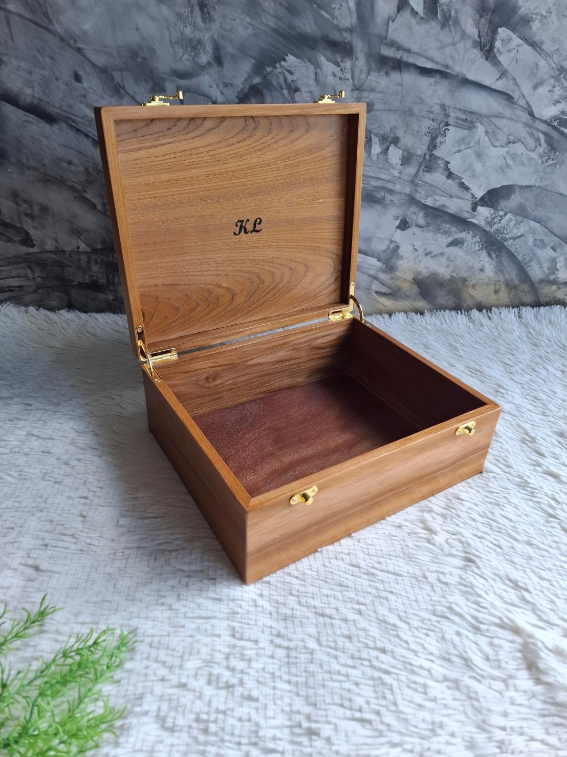 กล่องไม้สักฝาล็อค