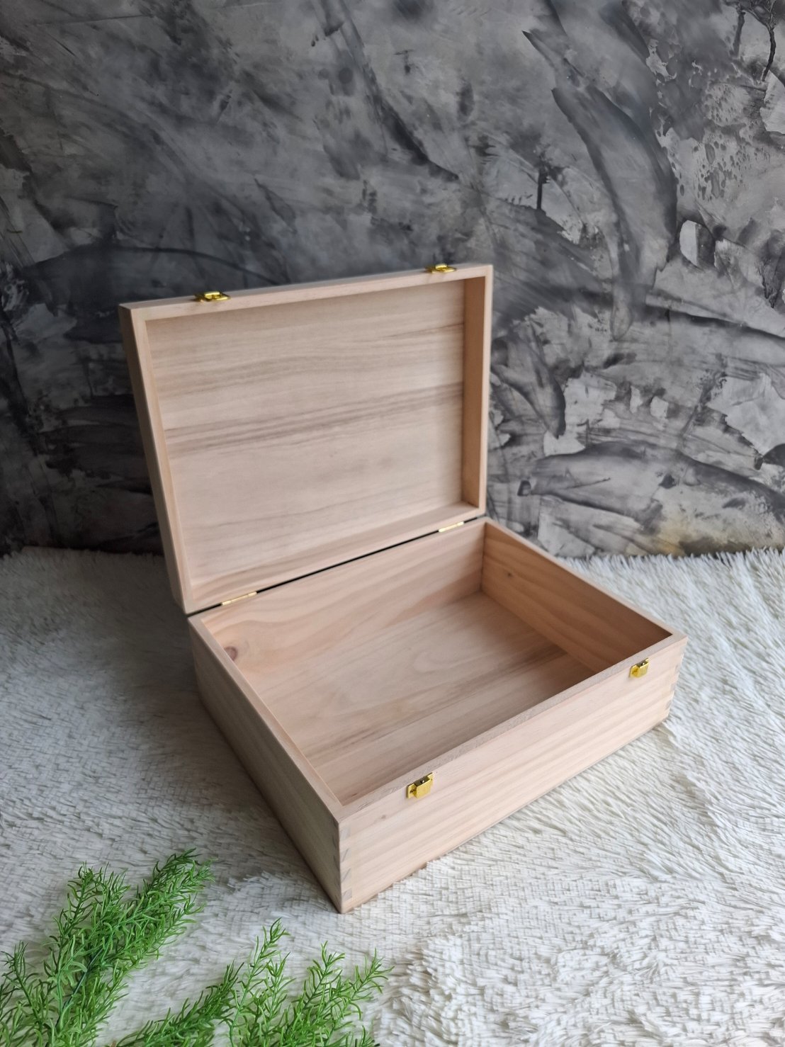 กล่องไม้สนฝาล็อค