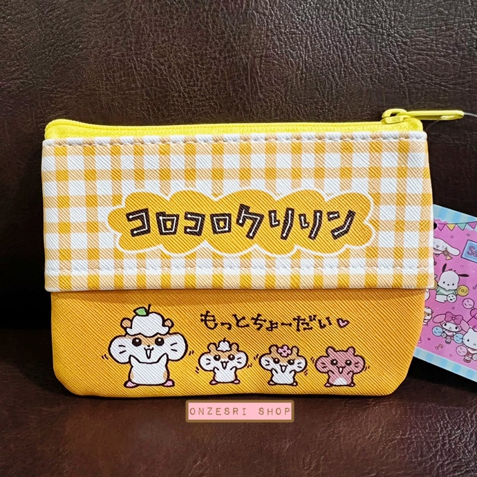กระเป๋า Sanrio Characters Retro Collection Pouch & Tissue Case แบบ Corocoro Kuririn ด้านหลังใส่ทิชชู่ได้ มีซิปปิดเปิด ขนาด 13 x 9.5 x 0.7 ซม. ทำจาก PVC