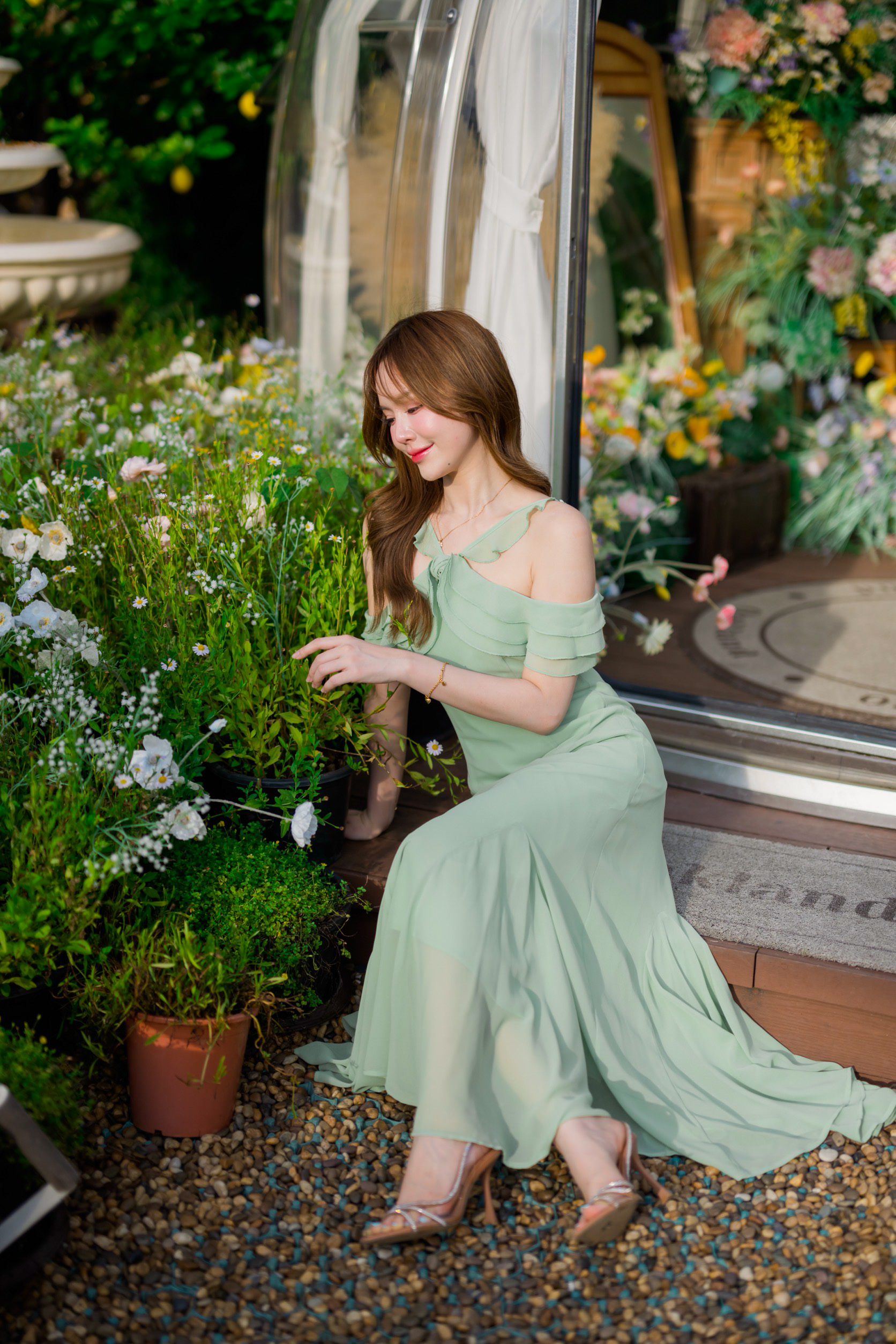 Fay Off-Shoulder Maxi Dress – Pastel Green สีเขียว