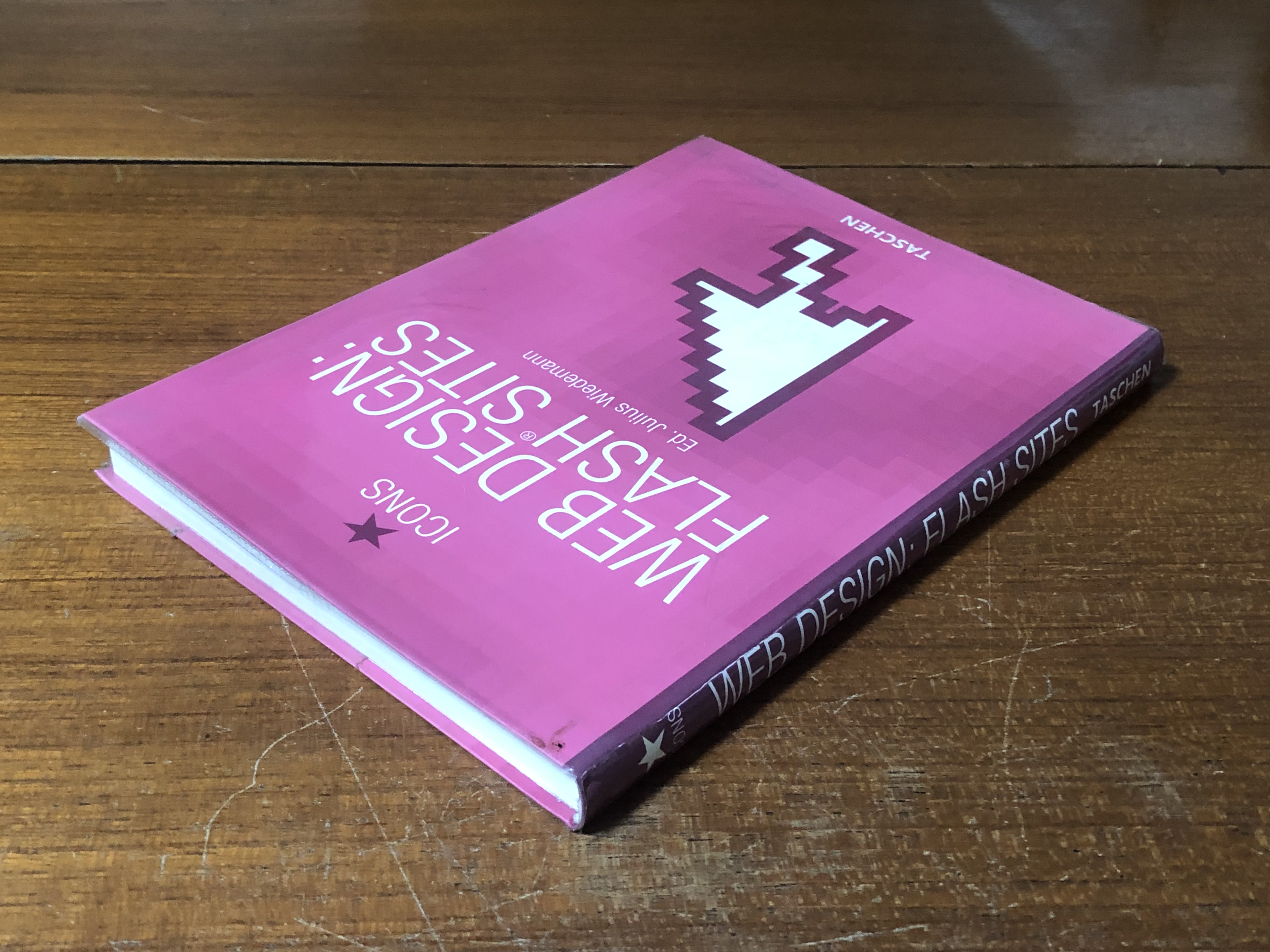 WEB DESIGN : FLASSH SSITES / Ed.Julius Wiedemann