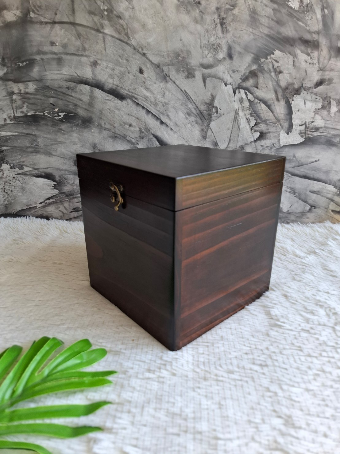 กล่องไม้สนฝาล็อค