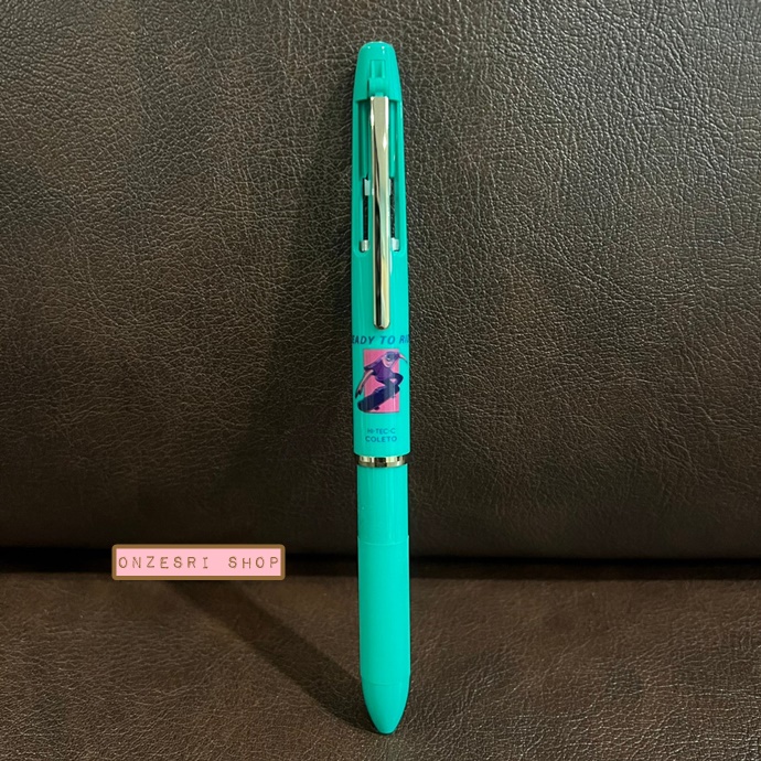 ปลอกปากกา Pilot Hi-Tec-C Coleto 500 เป็นปลอกแบบโลหะ ใส่หมึกได้ 4 ไส้ แบบ ViVi Magazine (Japan Limited) มี 2 แบบให้เลือก