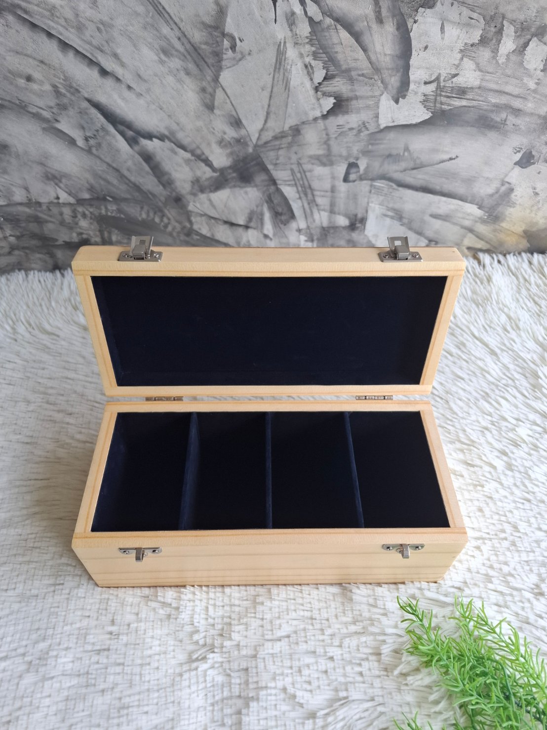 กล่องไม้สนฝาล็อค