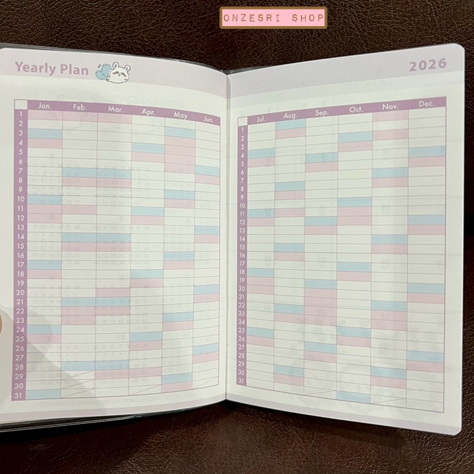 สมุด 2026 Schedule Book เล่มเล็ก B7 ลาย Chiikawa Photo สีน้ำเงิน ขนาด 8.9 x 13.4 ซม. (64 หน้า) มีให้จดตั้งแต่เดือน 10/2025 - 12/2026 เป็นปฎิทินแบบ monthly