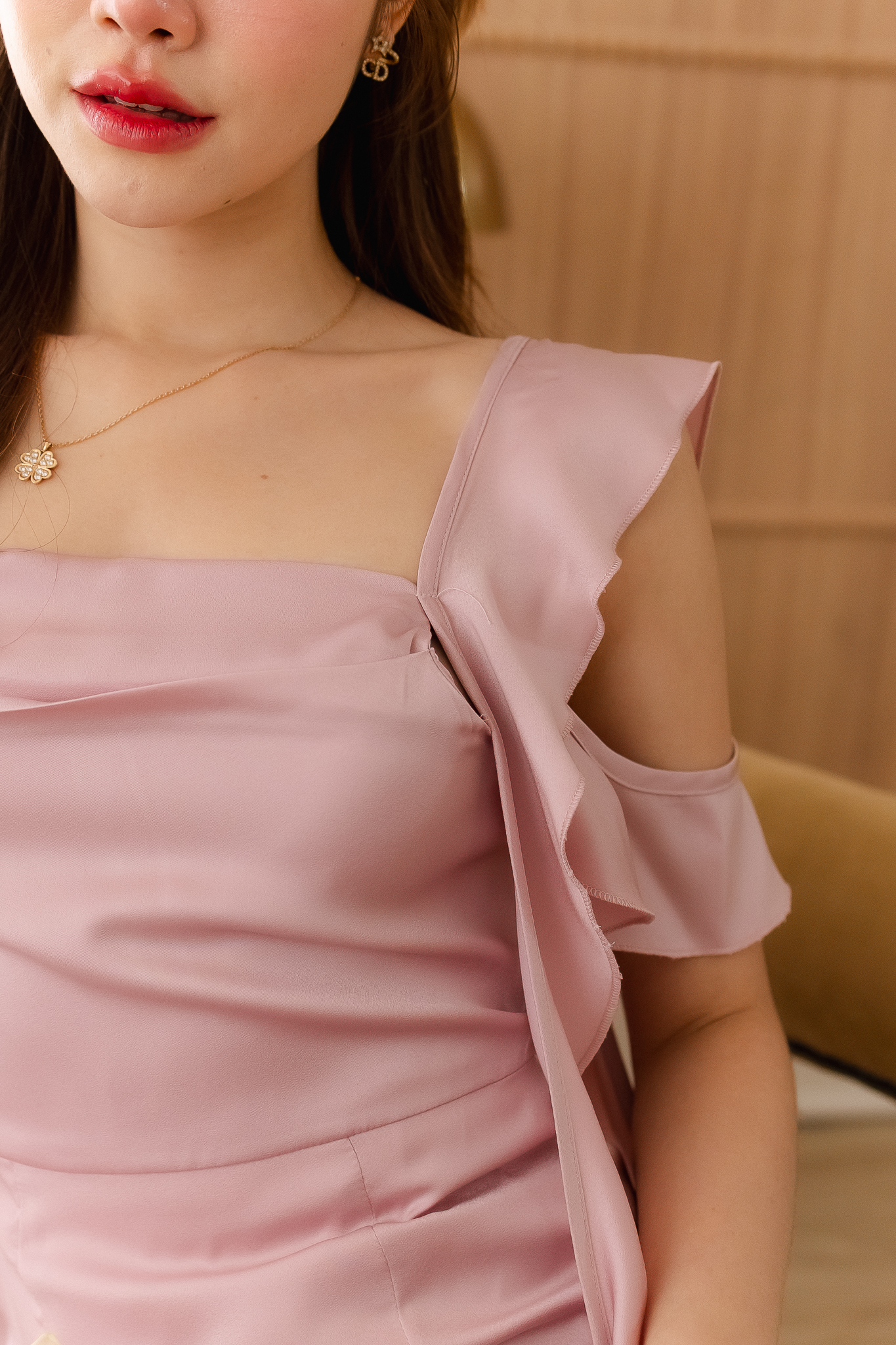 Serene Flutter Sleeve Midi Dress : สีชมพู