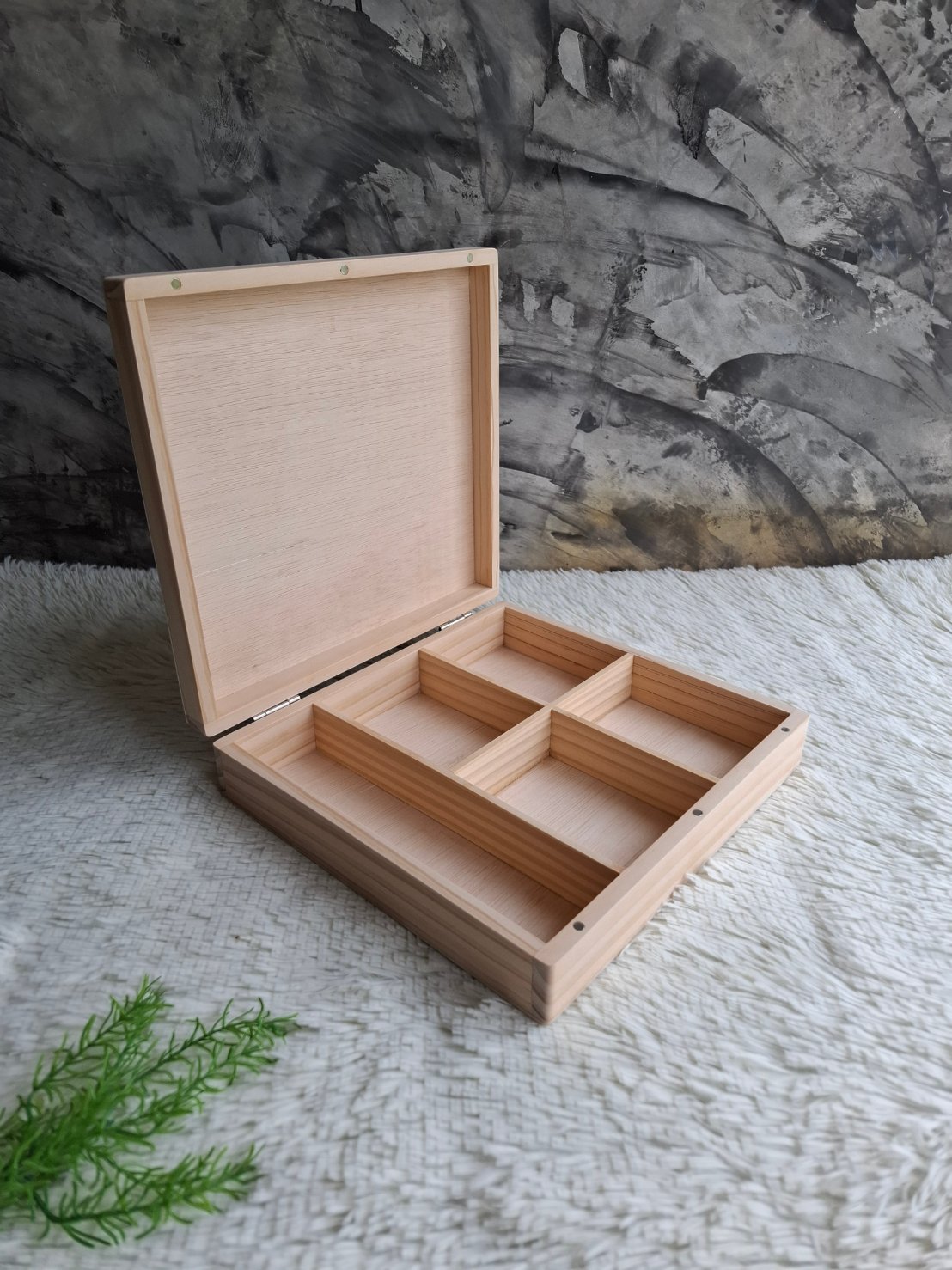 กล่องไม้สนฝาล็อคแบ่งช่อง