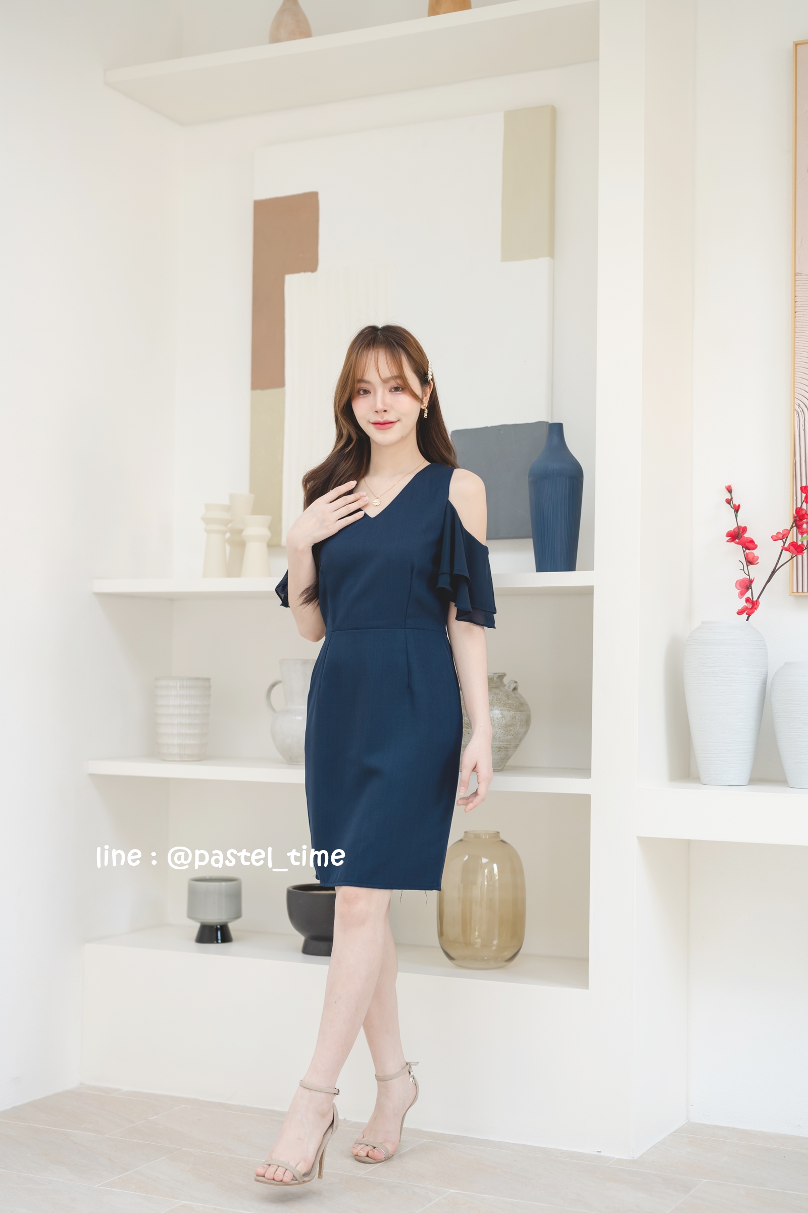 Vela off-shoulder dress : สีกรม