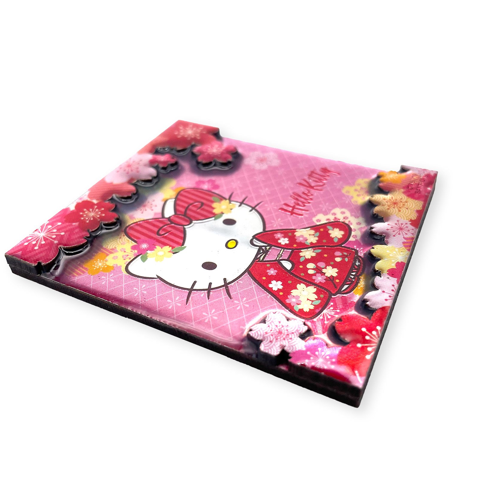 Hello Kitty Wood Magnet (Japan Limited) แบบดอกไม้ แม่เหล็กลายสวยวิ้ง ๆ ทำจากไม้ ด้านหลังเป็นแม่เหล็กทั้งผืนใหญ่ ด้านหน้าเป็นโลหะทำเป็นลายสวย ขนาด 7.3 x 8 x 0.7 ซม.