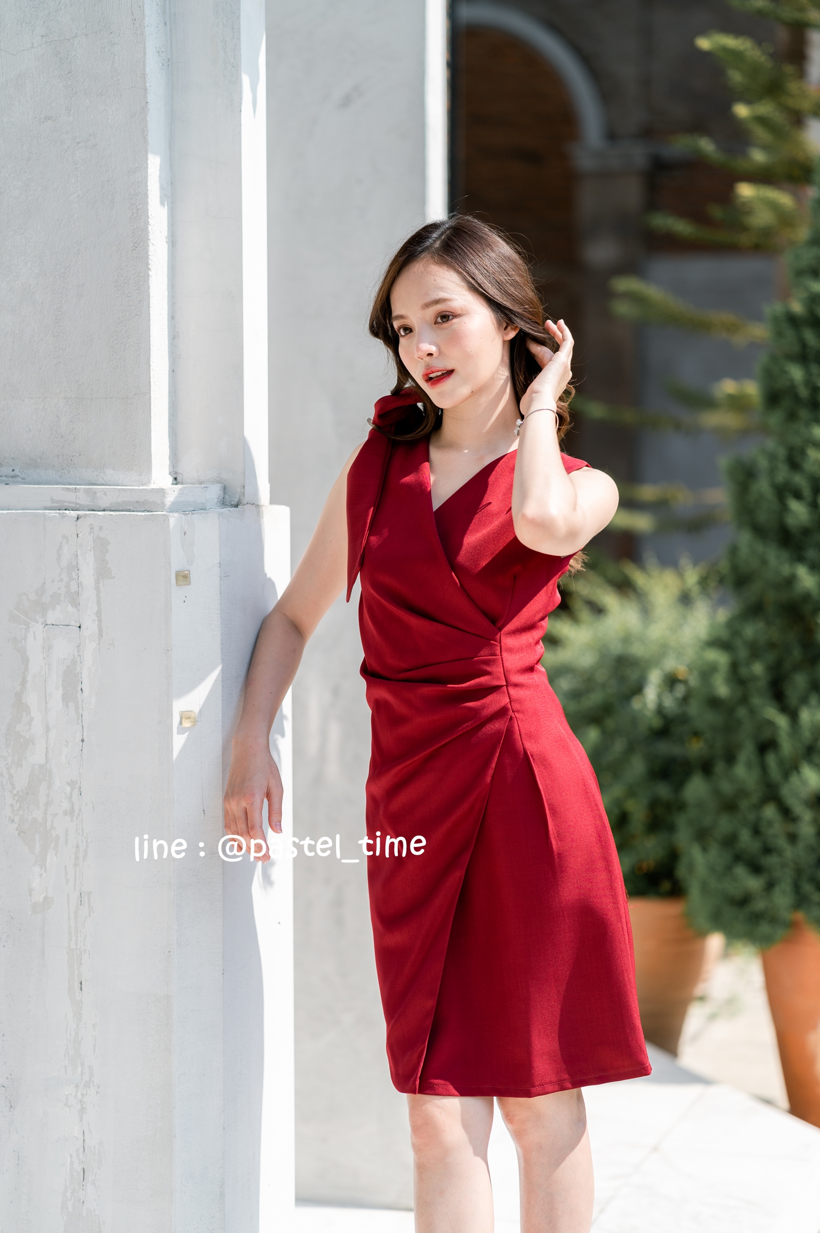 Dacia Bow Shoulder Dress – สีแดงเลือดหมู