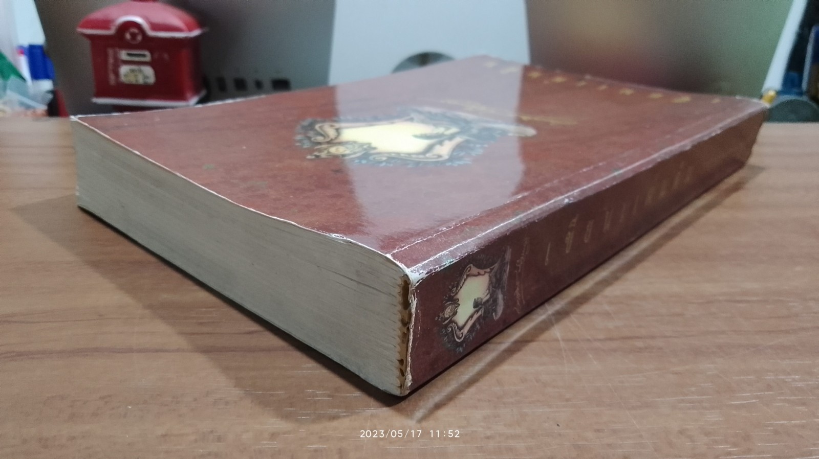 เขียนแผ่นดิน / เนาวรัตน์ พงษ์ไพบูลย์