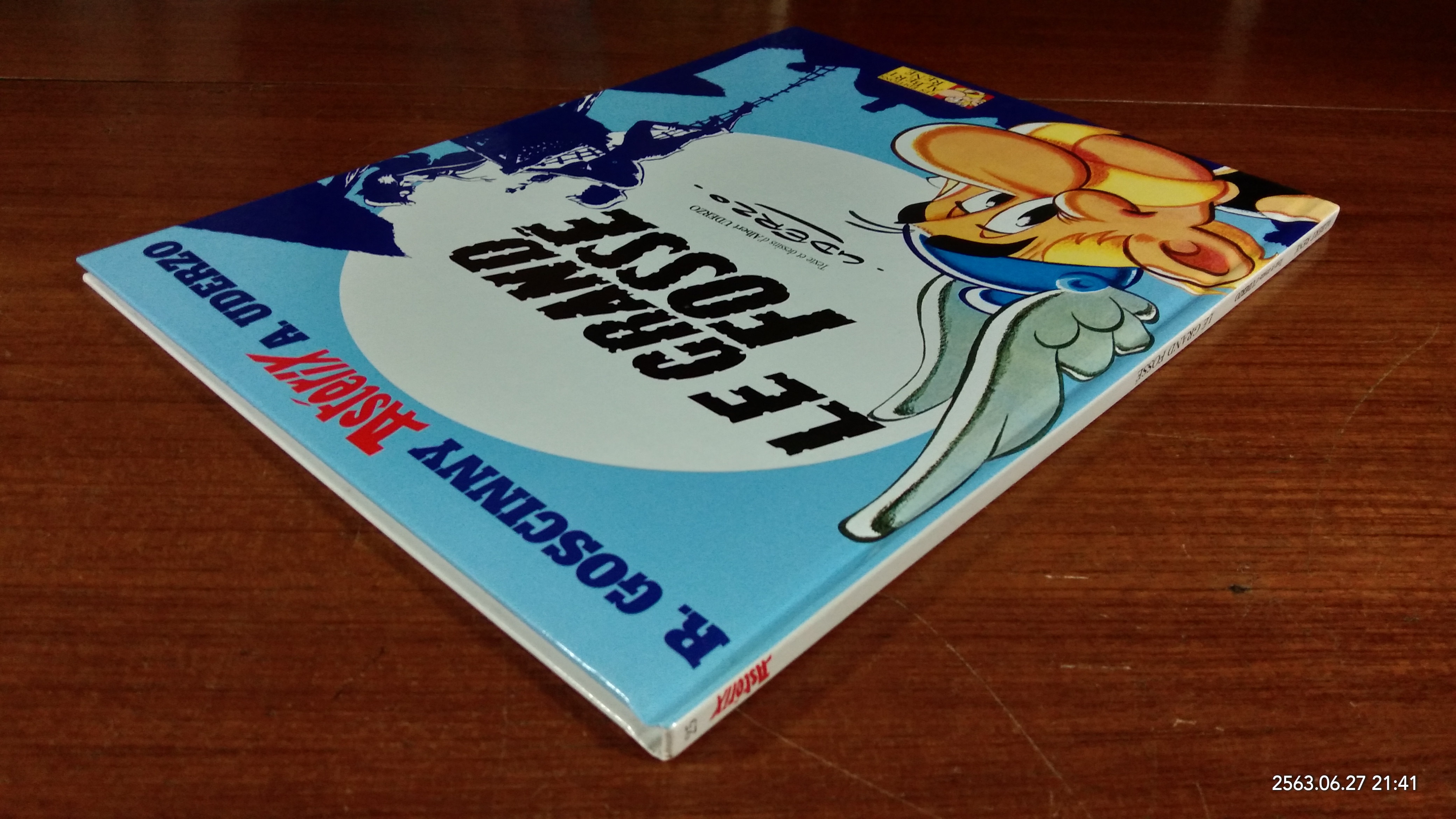 LE GRAND FOSSE (ภาษาฝรั่งเศษ)