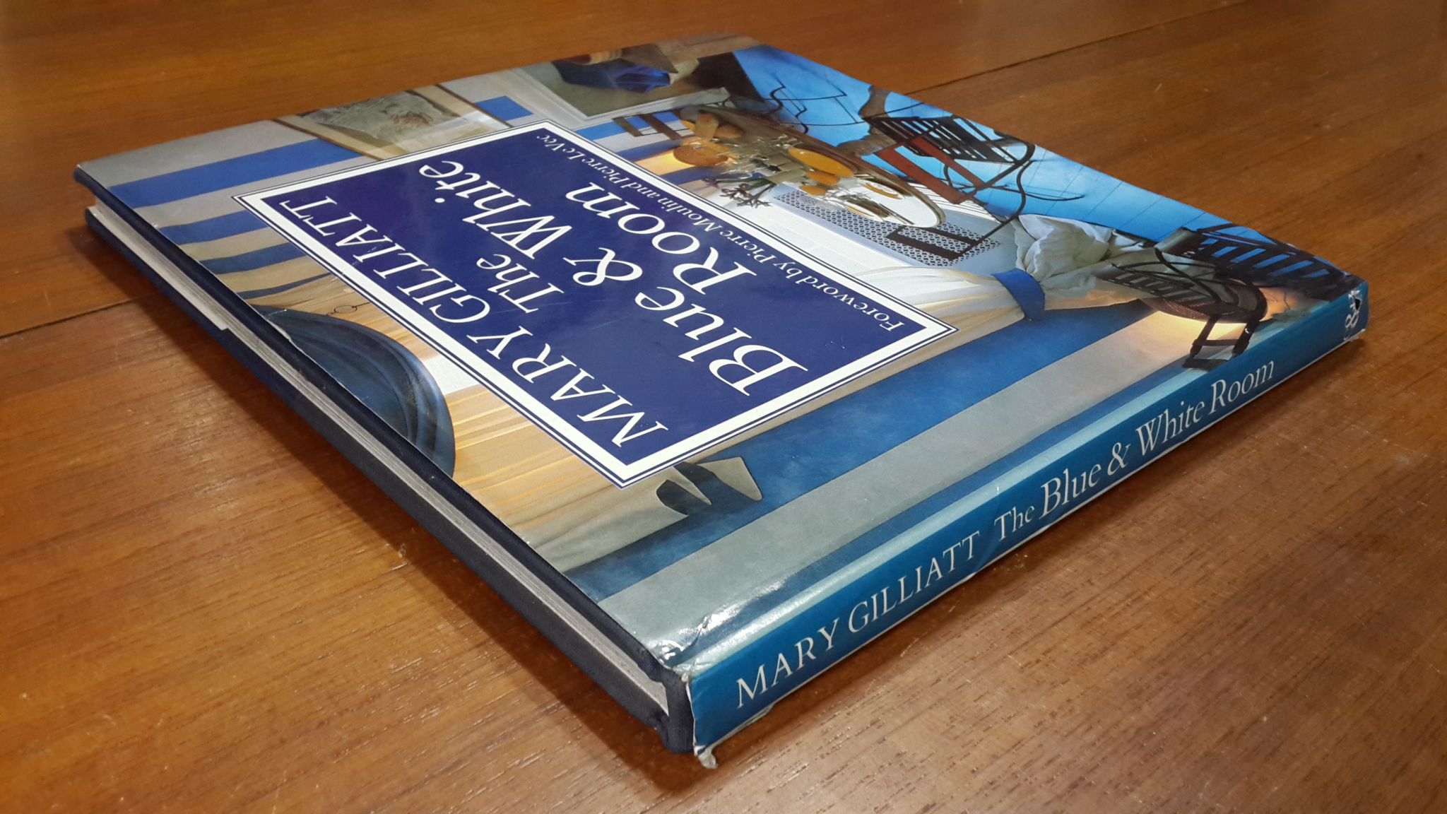 The Blue & White Room / MARY GILLIATT