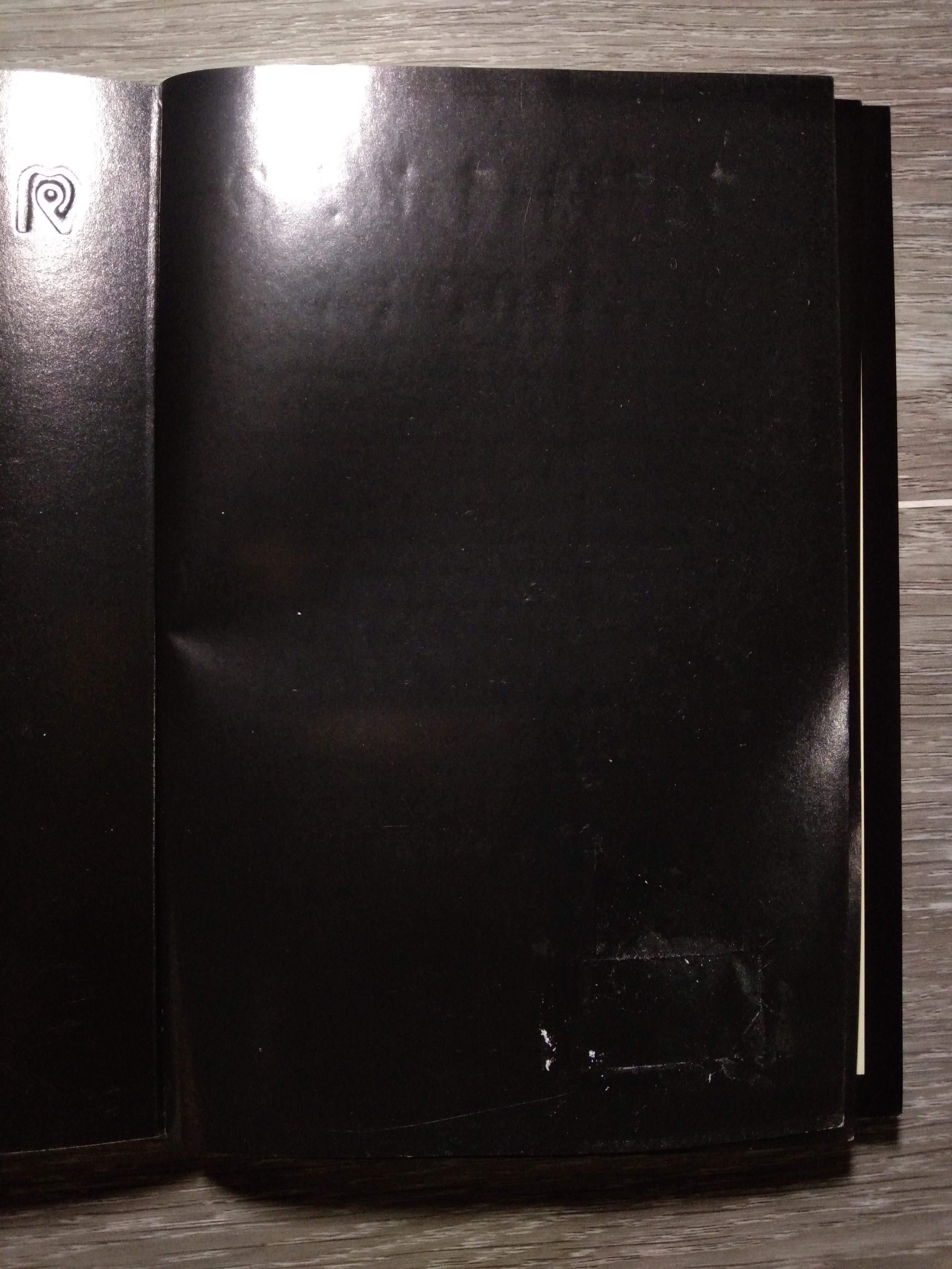 ตรงกลางที่ต่างกัน / เอ เทพรัตน์ (หนังสือสภาพไม่สมบูรณ์)