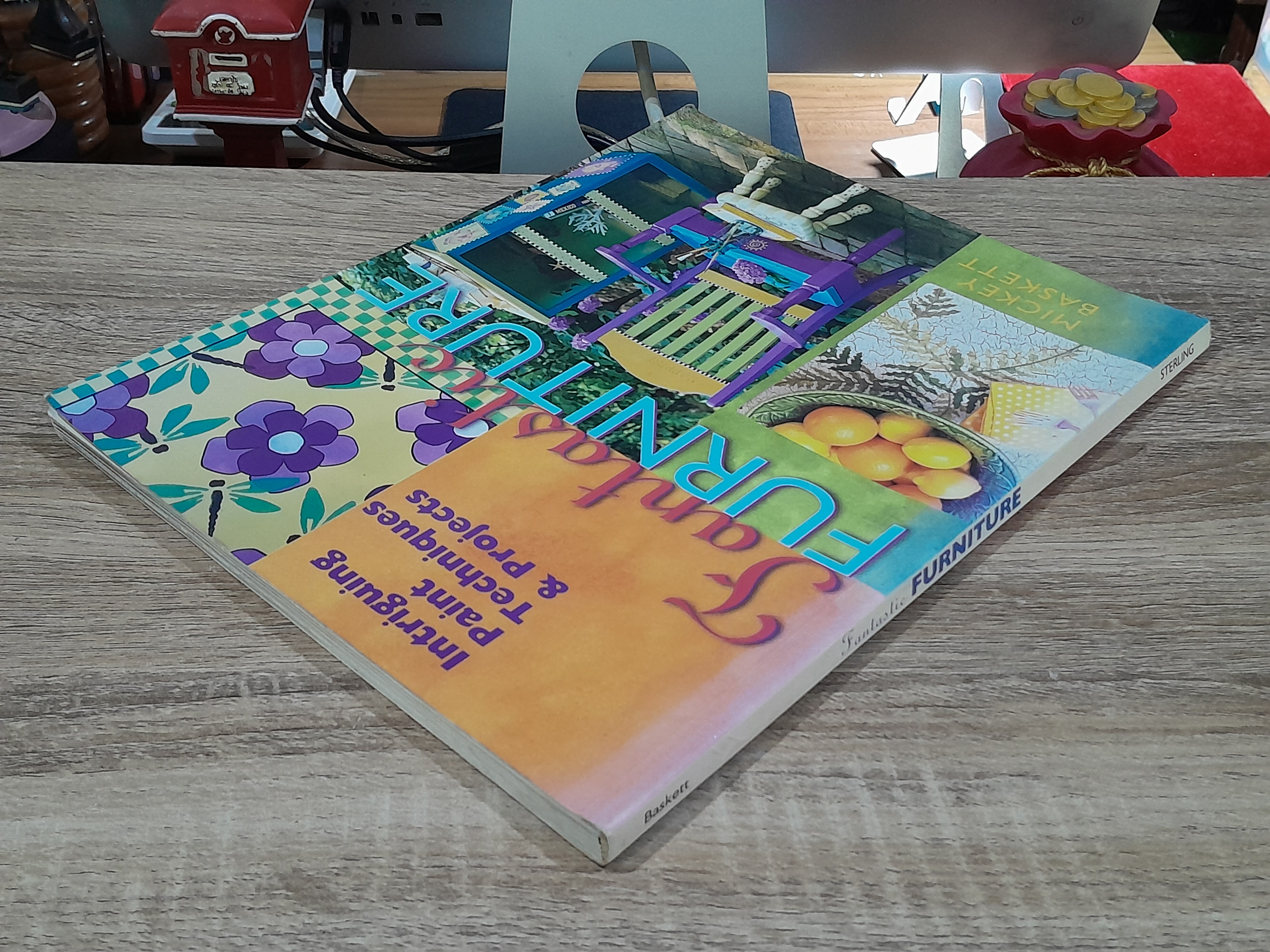 FANTASTIC FURNITURE / MICKEY BZASKETT