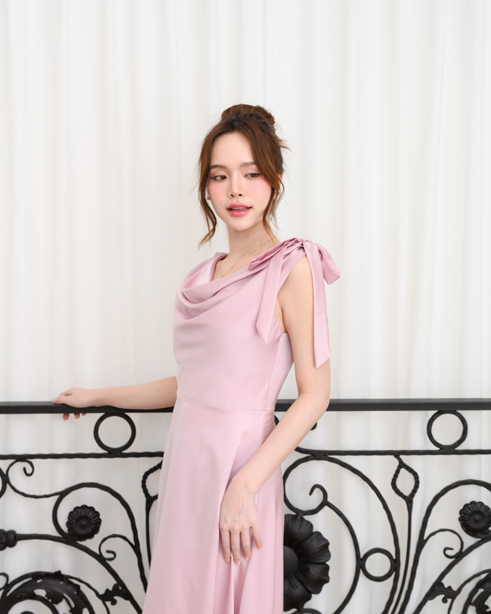 Amour Dress : สีชมพู (โบว์ผูกได้หลายแบบ)