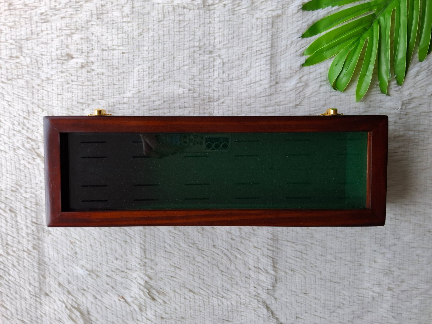 กล่องไม้ฝาล็อคกระจก