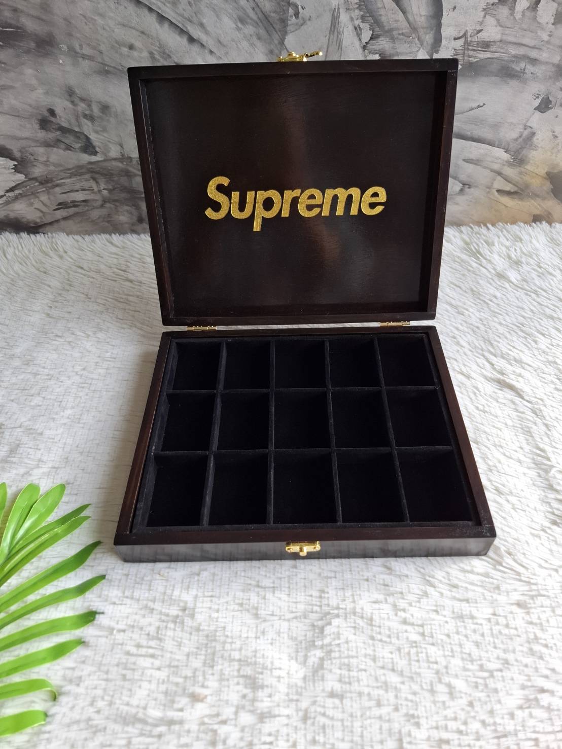 กล่องใส่เหรียญวัตถุมงคล