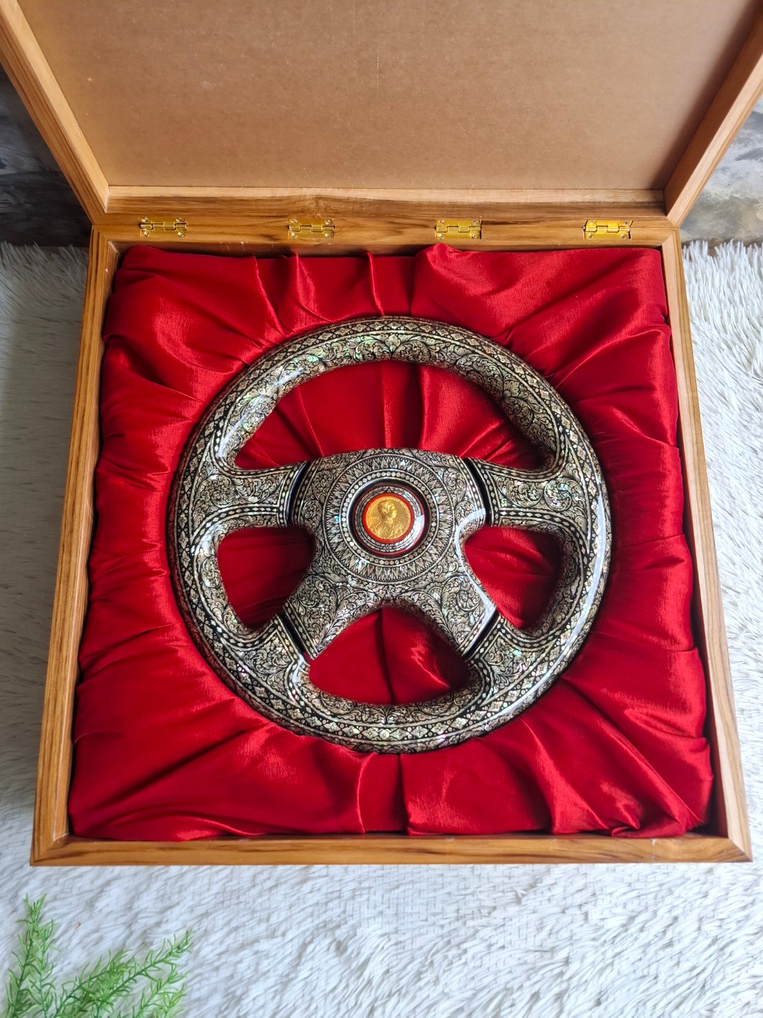 กล่องไม้สักใส่พวงมาลัยรถยนต์