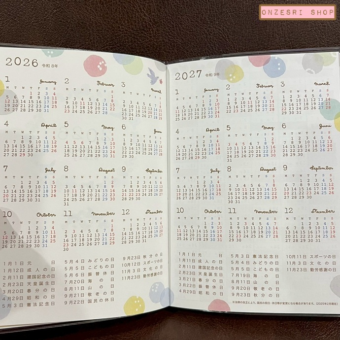 สมุด 2026 Schedule Book เล่มบาง A6 ลาย Sachiko Iwabuchi - Cat ขนาด 10 x 14.5 ซม. (48 หน้า) มีให้จดตั้งแต่เดือน 10/2025 - 12/2026 เป็นปฎิทินแบบ monthly ด้านหลังเป็นกระดาษ memo