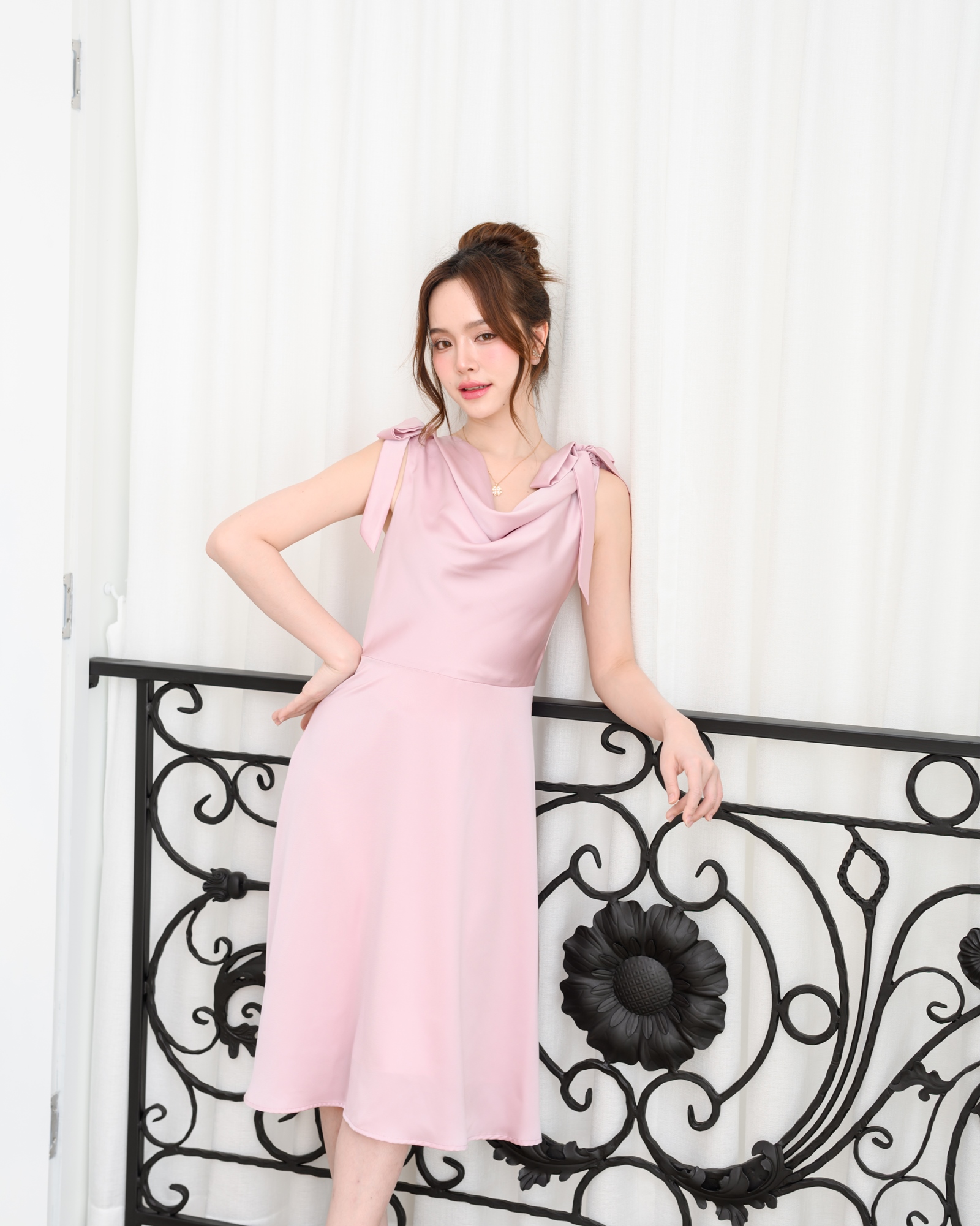 Amour Dress : สีชมพู (โบว์ผูกได้หลายแบบ)