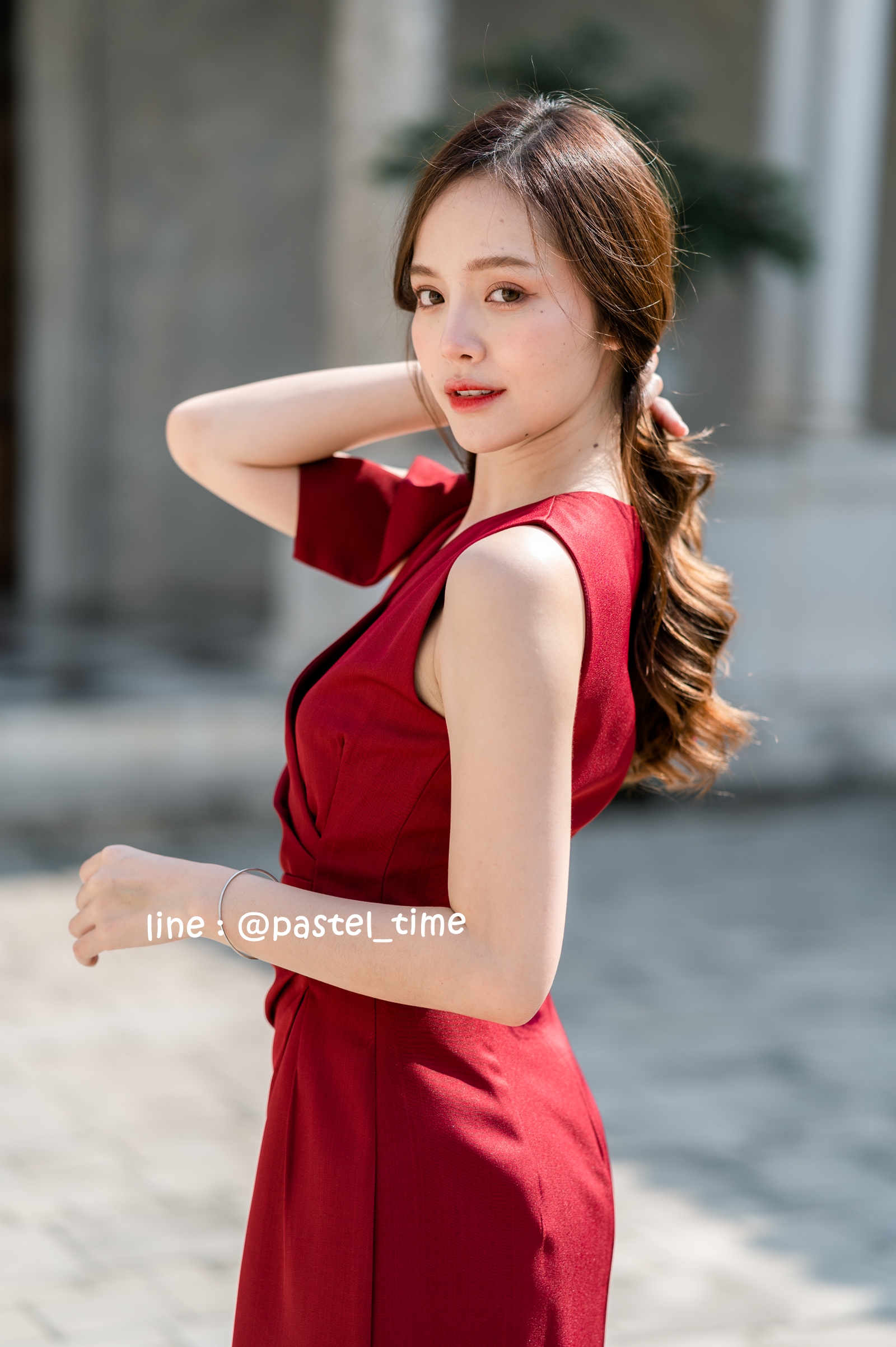 Dacia Bow Shoulder Dress – สีแดงเลือดหมู