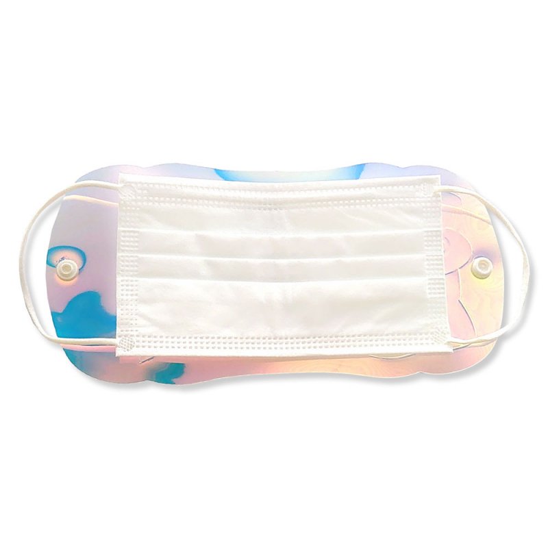 Sanrio Mask Bag แบบ Hello Kitty (2nd) เป็นที่เก็บหน้ากากอนามัยแบบพับได้ ทำจาก TPU เป็นโฮโลแกรมวิ้ง ๆ มีกระดุมติด เวลาเก็บแล้วเอาสายหน้ากากมาทำเป็นหูกระเป๋า ขนาด 12 x 12 x 1.5 ซม.