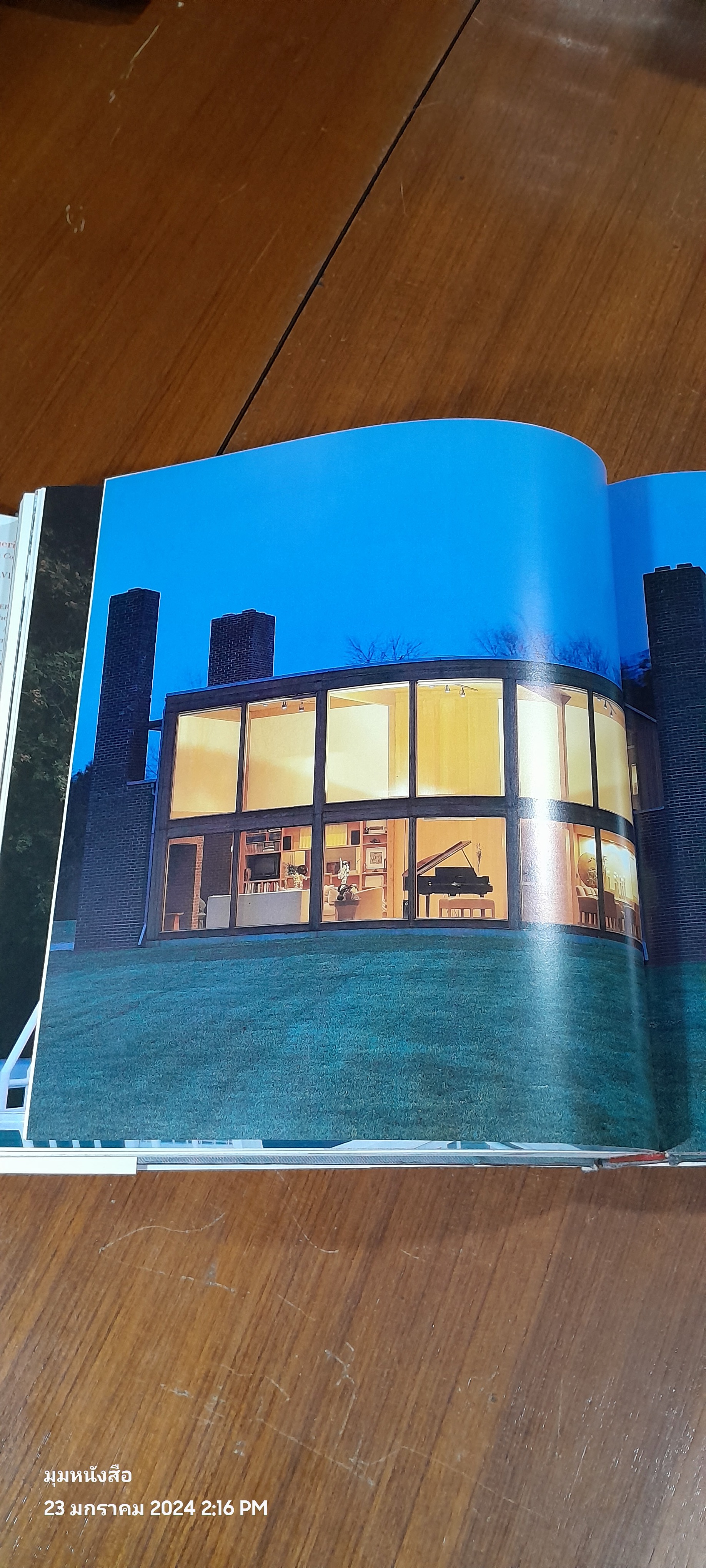 American Home: From Colonial Simplicity to the Modern Adventure / David Larkin