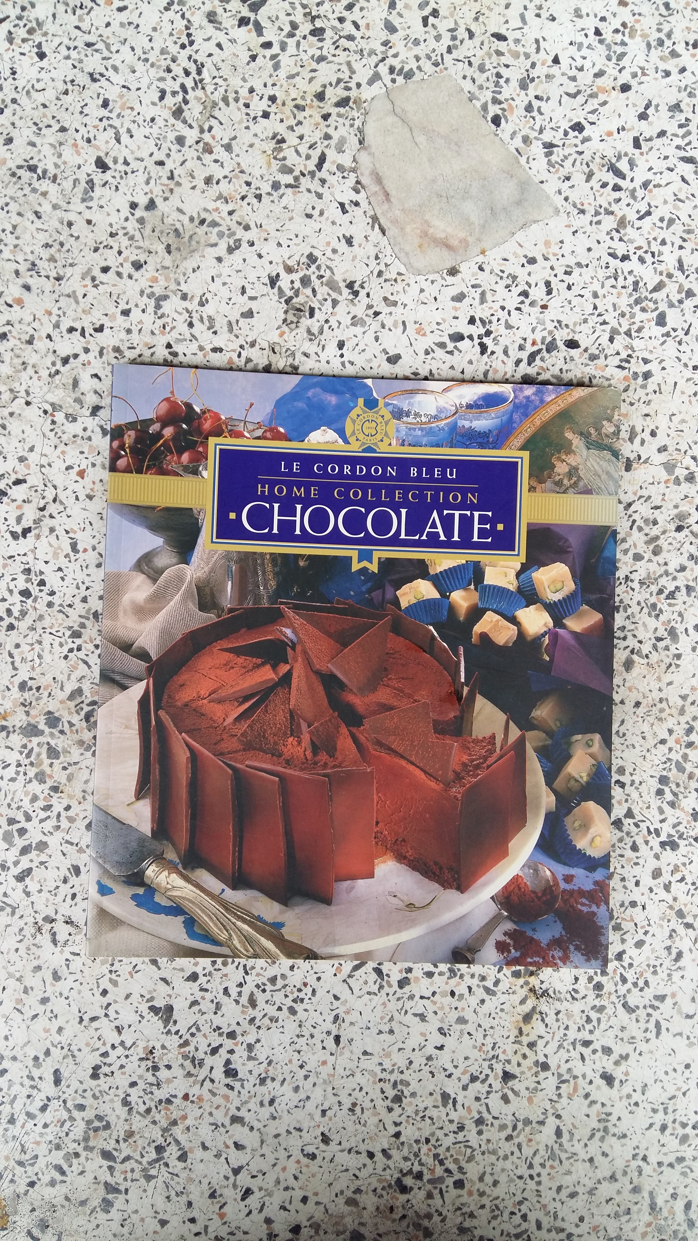 LE CORDON HOME COLLECTION / CHOCOLATE / PERIPLUS EDITIONS