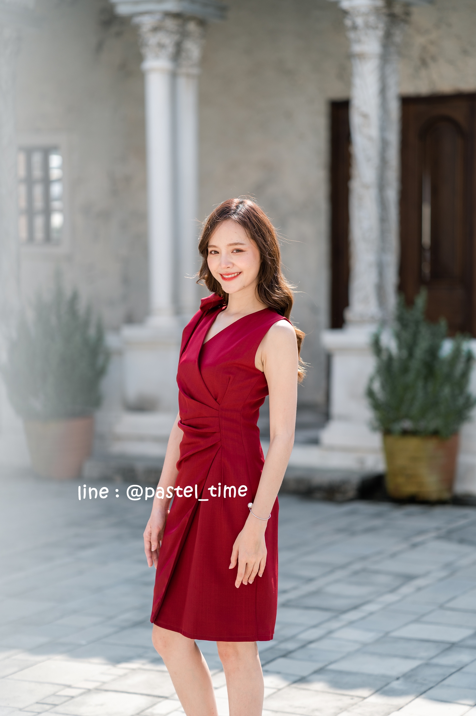 Dacia Bow Shoulder Dress – สีแดงเลือดหมู
