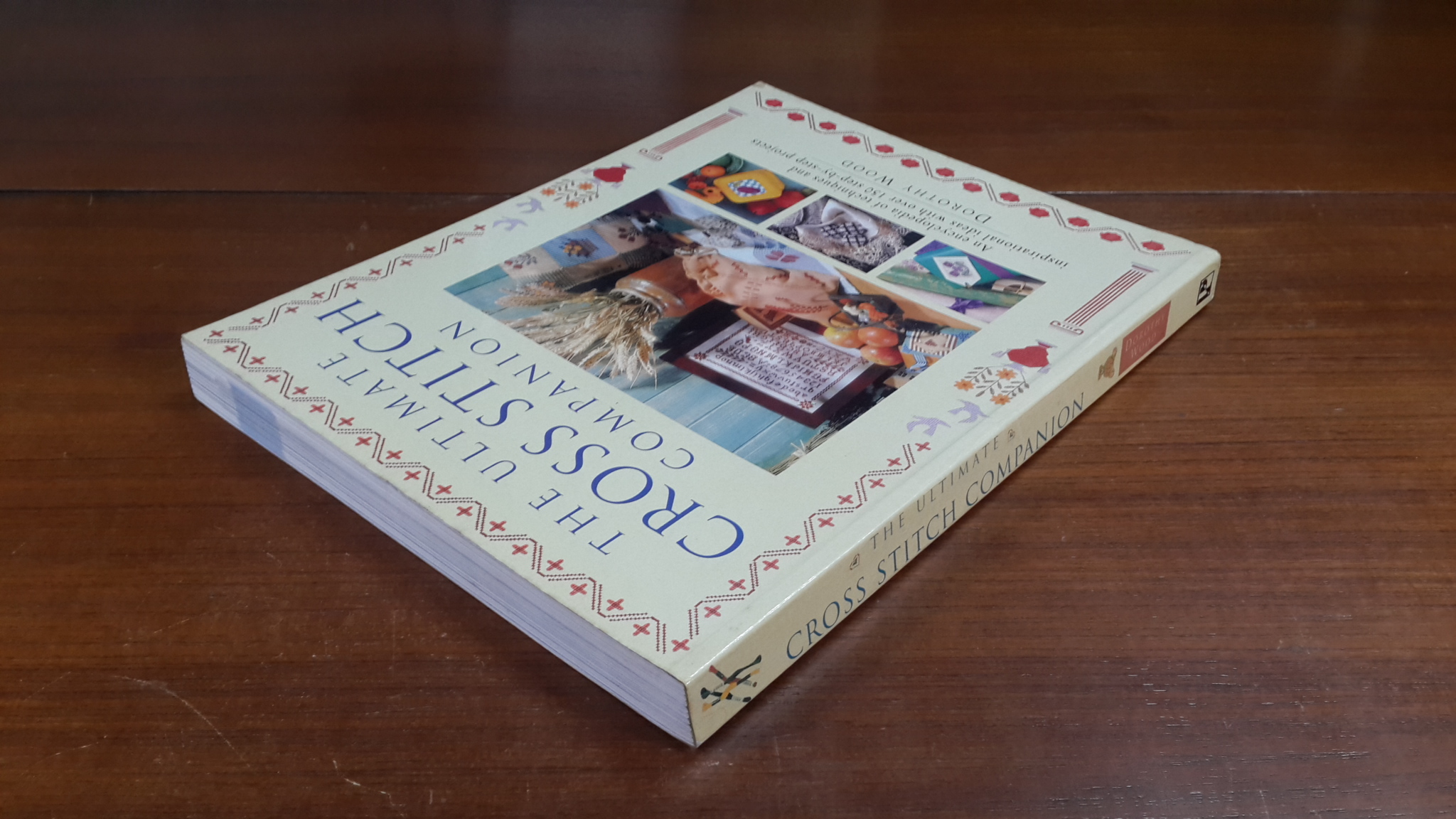 THE ULTIMATE CROSS STITCH COMPANION / DOROTHY WOOD